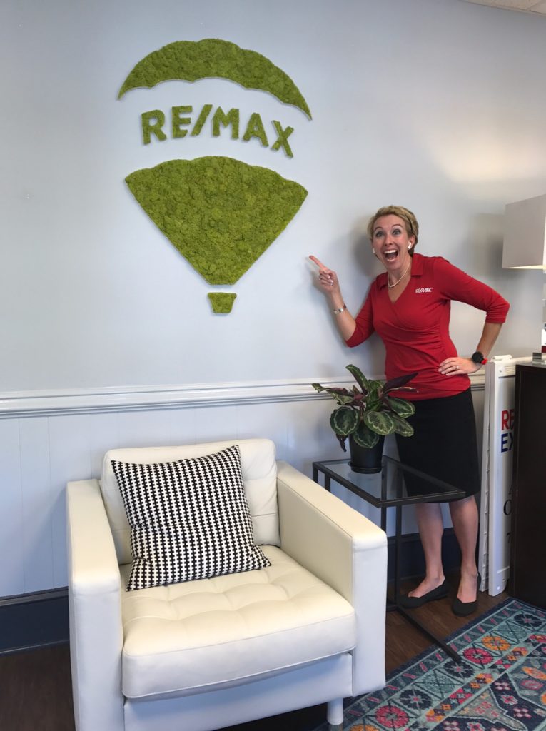 Happy client with Moss Art